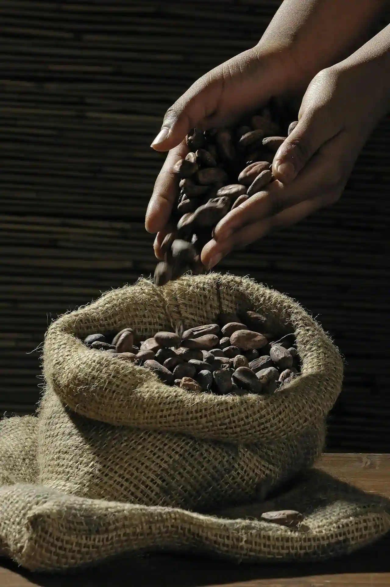 Cafetera profesional lista para preparar espresso